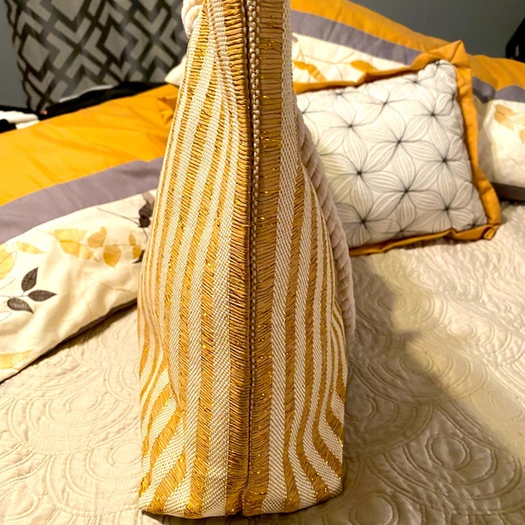 2 Chic Big gold and white tote bag - Picture 2 of 8